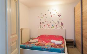 Center Walking Apartment And Room