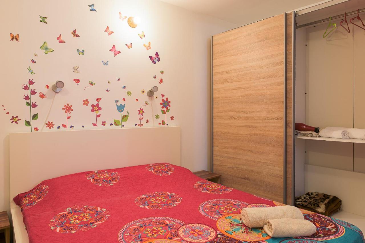 Center Walking Apartment And Room Bucureşti Exterior foto