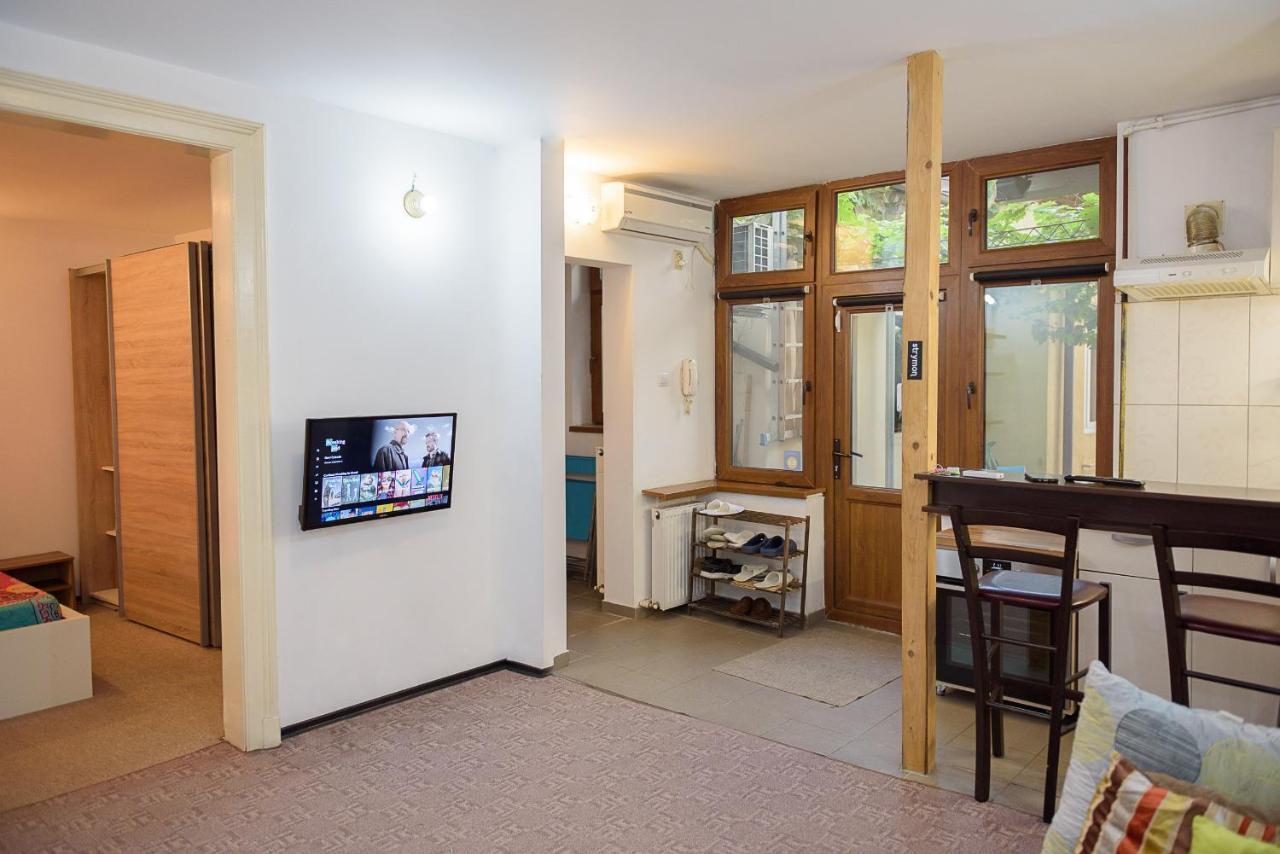 Center Walking Apartment And Room Bucureşti Exterior foto